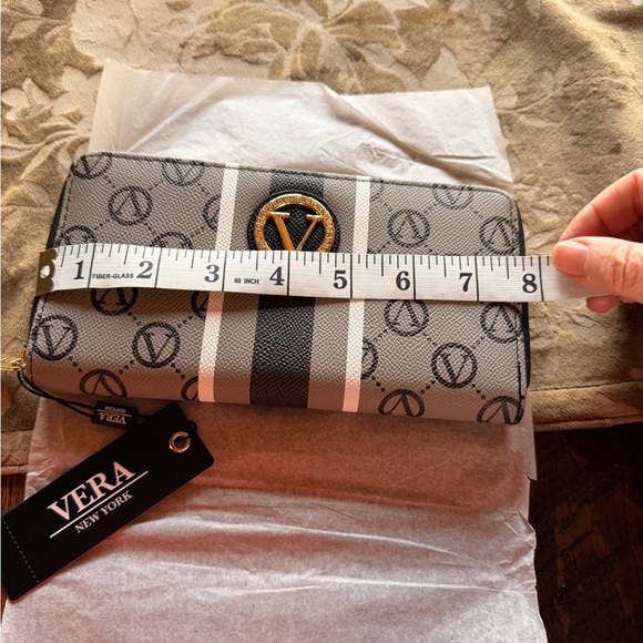 Vera New York Gray and Black Wallet Gold Accents New $39 Huge Sale Fast Ship - Picture 6 of 11